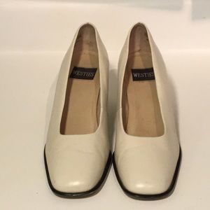 Westies Classic Cream Pump Sz 8 1/2M